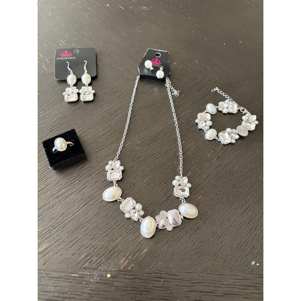 Paparazzi Fiercely 5th Avenue Complete Trend Blend White Pearl Rhinestone Set
